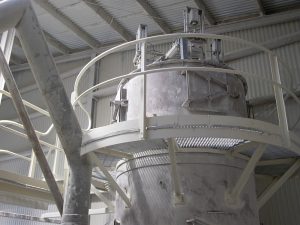 A decades-old mechanical shaker dust collector at Taylor’s Lime was retrofitted with a new pulse jet dust collector in the existing hopper vessel.