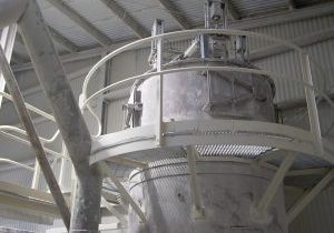 A decades-old mechanical shaker dust collector at Taylor’s Lime was retrofitted with a new pulse jet dust collector in the existing hopper vessel.